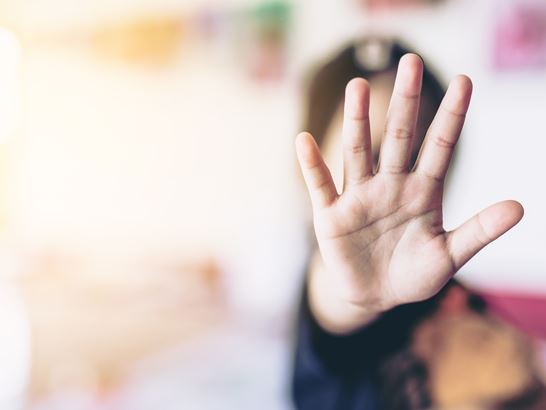 Abwehrende Hand, Shutterstock 706468072 Abwehrende Hand, Shutterstock 706468072