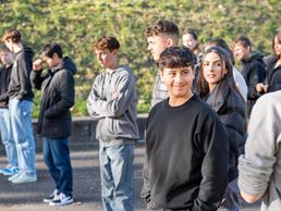 Gruppe von Schülerinnen und Schüler Gruppe von Schülerinnen und Schüler